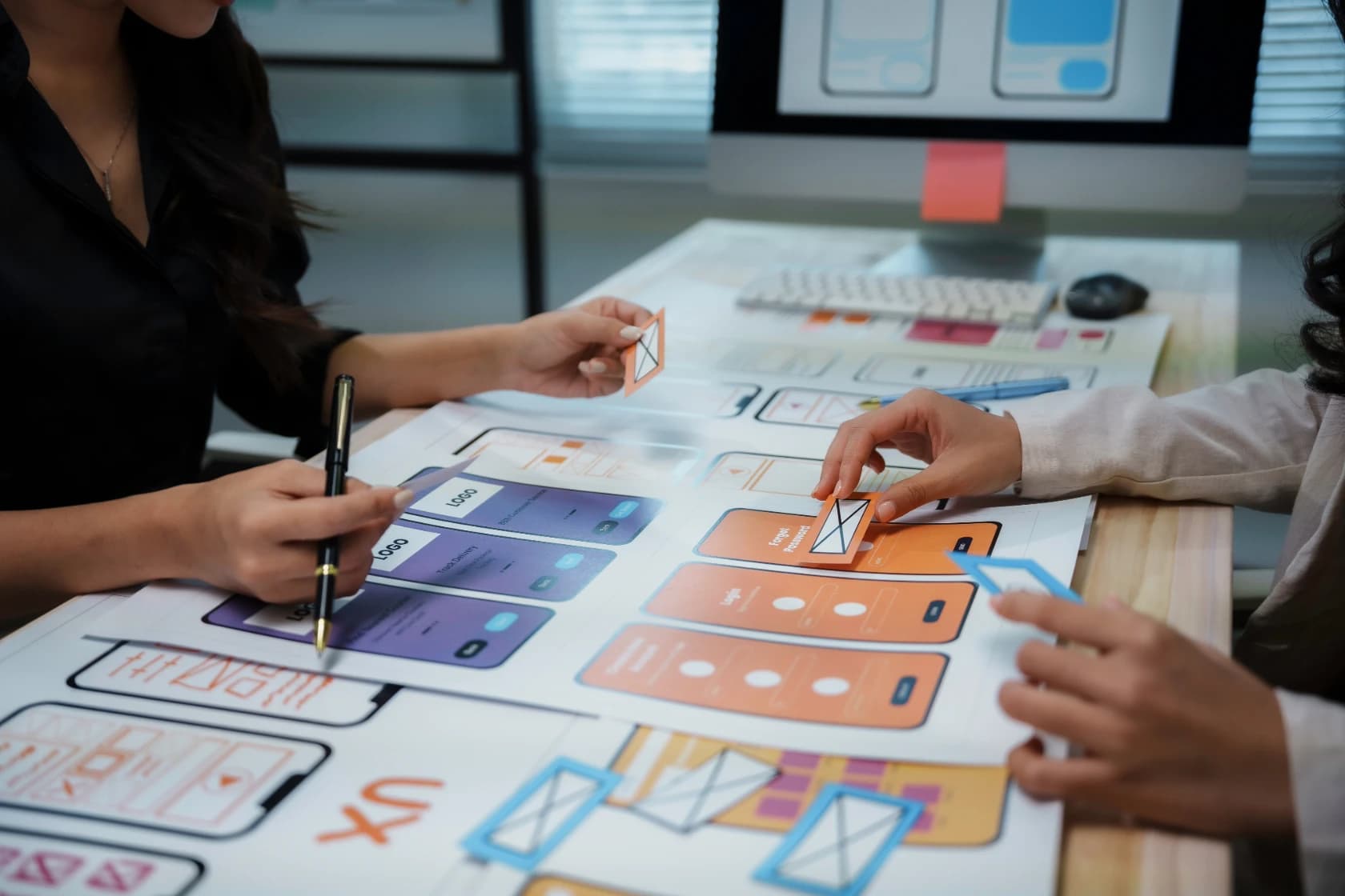 사용자가 홈페이지를 탐색하며 이동하는 흐름을 시각화한 이미지