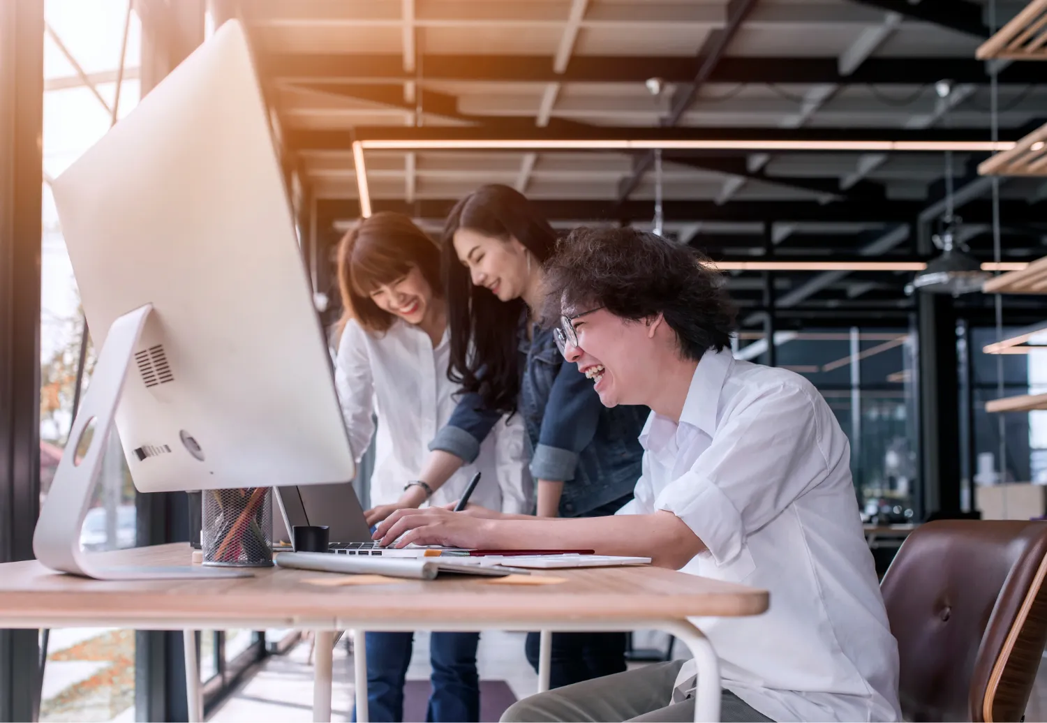 홈페이지 유지보수를 진행하는 개발자